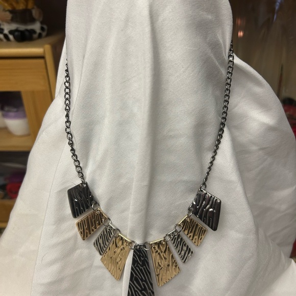 NWOT Paparazzi Textured Gold, silver and gunmetal Necklace - Picture 1 of 4